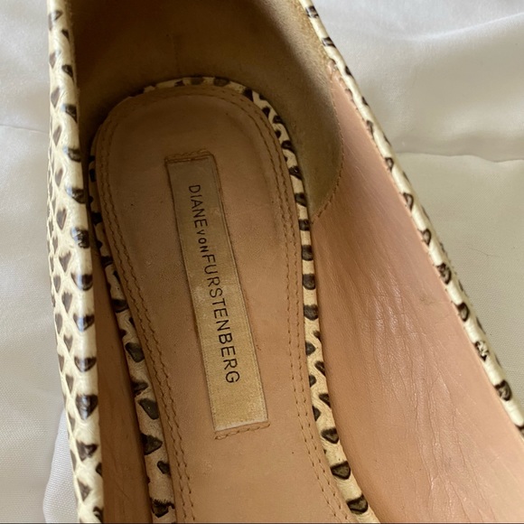 Diane Von Furstenberg Snakeskin Pointed Flat - Picture 3 of 6